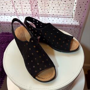 Comfortiva Petal Cutout Sandal Black Leather Women Size 9.5